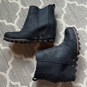 Joan of Artic Wedges sz9 Worn once